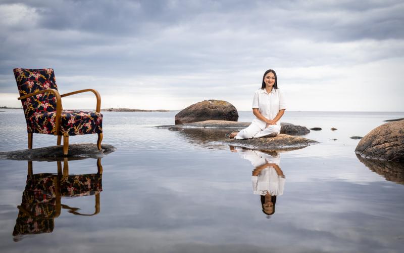 Mona Sedghi från Mariehamn bor på Mauritius där hon driver en egen marknadsföringsbyrå. I framtiden vill hon återvända till Åland. <@Fotograf>Hülya Tokur-Ehres@Normal_indrag: