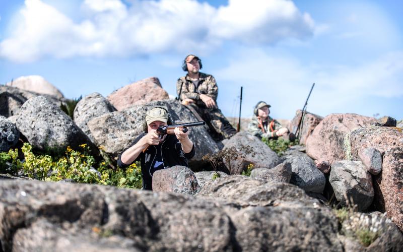 Tomas Randström, Hjalmar Hampf och Leona Hampf njöt av en dag av skarvjakt i augustisolen.