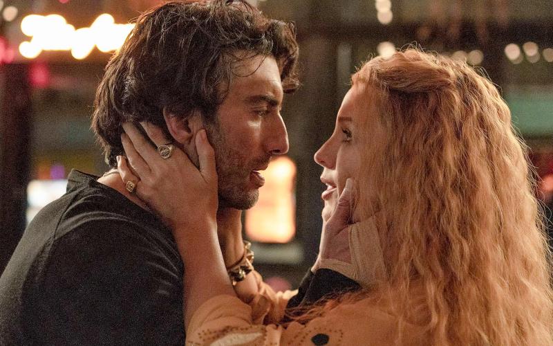 Blake Lively och Justin Baldoni spelar huvudrollerna i uppmärksammade ”It Ends With Us” som är baserad på boken med samma namn. 
@Byline_namn:<@Fotograf>Pressbild