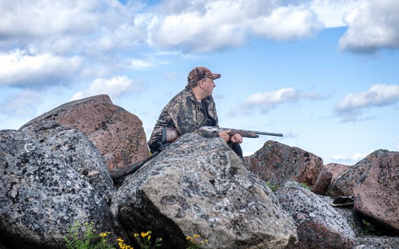 Fågeljakt kräver visst tålamod. Men att sitta på en holme i skärgården är en naturupplevelse i sig.