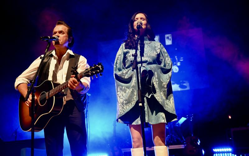 Peter Jezewski och Tone Norum under en av vårens konserter. Tone Norum är bland annat känd från Tommy Nilsson-duetten "Allt som jag känner". Anneli Strand  