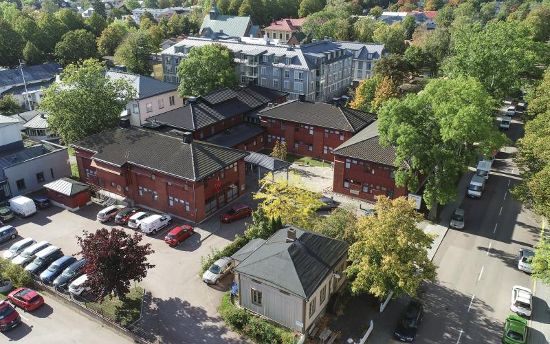 Hälsans hus förordas som demenscenter av äldrerådet, äldreomsorgsnämnden och stadsdirektören. Men demensföreningen tycker inte att det kvalificerar sig som ett alternativ över huvud taget.@Normal_indrag:<@Fotograf>Robert Jansson