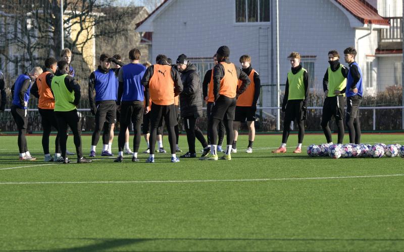 Det var fullt hus på IFK Mariehamns träning på torsdagen.<@Fotograf>Robert Jansson