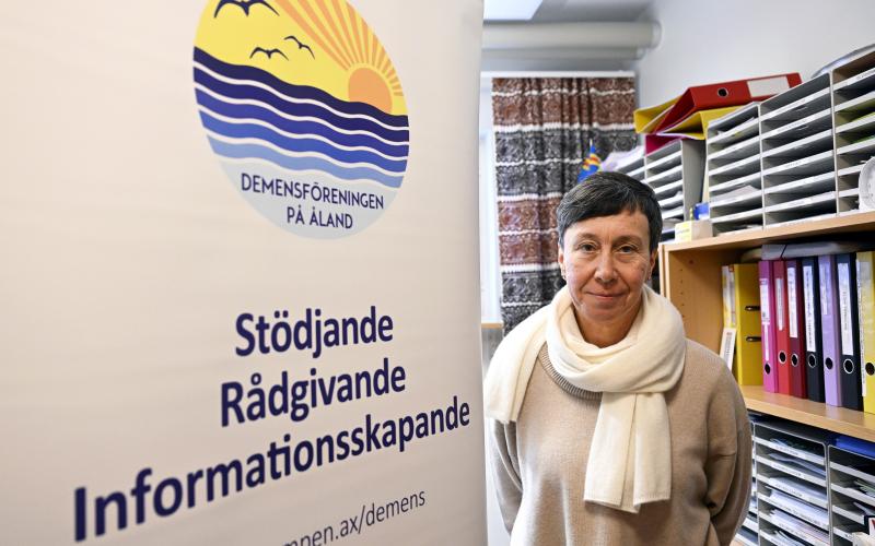 Fia Hagelberg jobbade tidigare som sjukskötare på ÅHS, och är sedan fem år tillbaka Demensföreningens verksamhetsledare. 