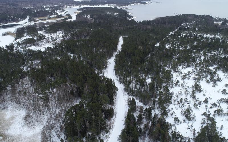 Boende vid Öjvägen vill att förvaltningsdomstolen river upp kommunens beslut om vilket avtalsförslag som ska presenteras för väglaget.