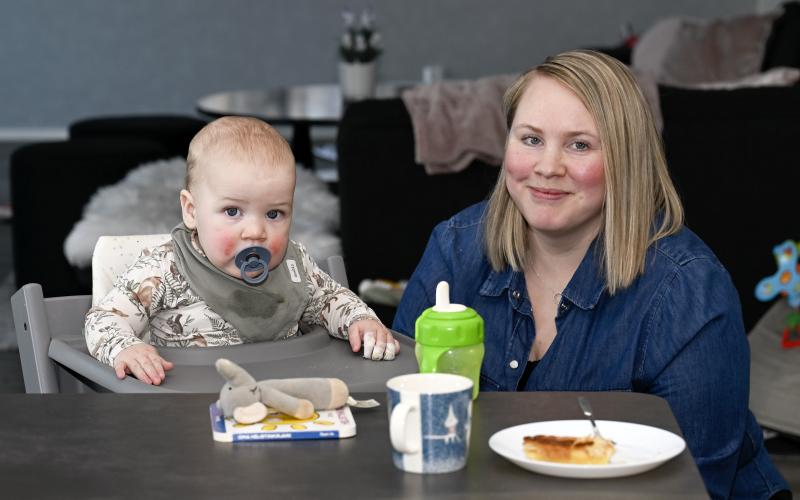 Filip Öström med mamma Linda Mannström.