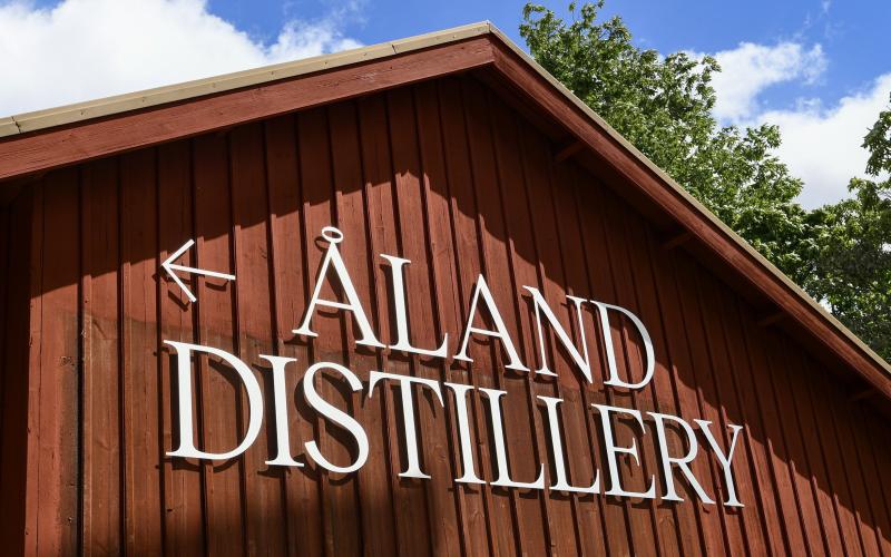 Åland Distillery har fått drygt 200 nya aktieägare.