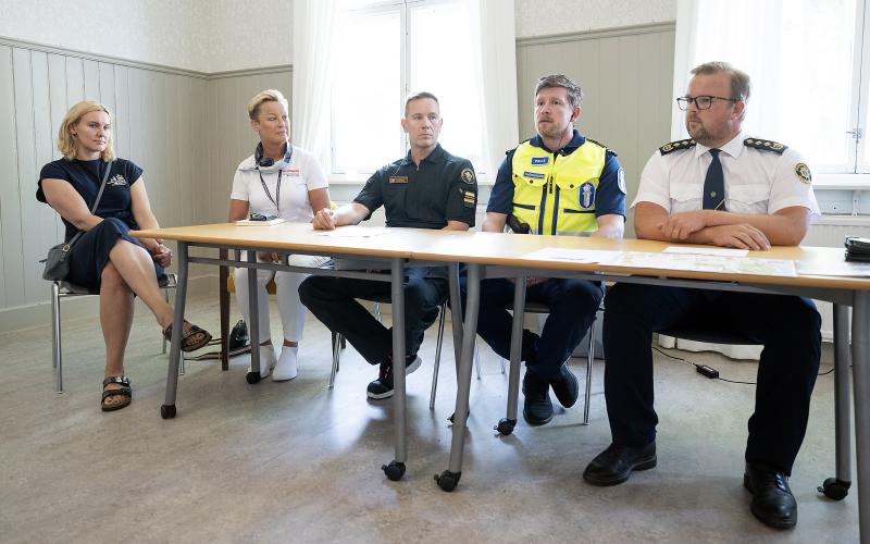 Arrangörerna av Tall Ships Races höll på torsdagen en gemensam presskonferens med myndigheterna om säkerheten. På bilden Magda Makowska från Sail Training International, projektledare Pia Nyberg, sjöbevakningens staionschef Kim Westman, polisens allmänledare Tommy Thörnroos och biträdande räddningschef Karl Nordlund. <@Fotograf>Daniel Eriksson