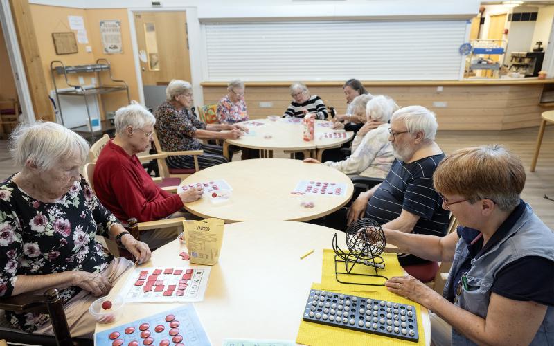 Bingon hålls varje tisdag och är populär bland de boende.