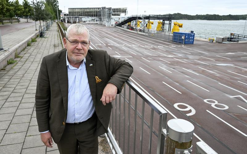 Tomas Lundberg vill se en återupptagen trafik på rutten Kapellskär-Mariehamn.