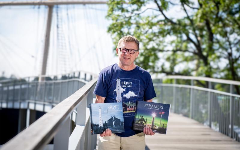 Ålands Fyrsällskap har bland annat skrivit böcker om Säppi och Perämeri. Nu skriver man om Åland på grund av det rika sjölivet här, berättar Pekka Veisänen. <@Fotograf>Hülya Tokur Ehres.