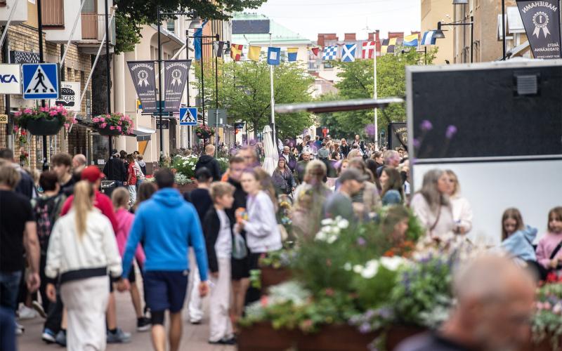 Näringsidkarna i city har olika upplevelser av hur den massiva evenemangsveckan med väldigt mycket folk i staden har påverkat deras verksamheter. Samtidigt har polisen satsat extra resurser på att vara synliga i folkvimlet.<@Fotograf>Hülya Tokur-Ehres