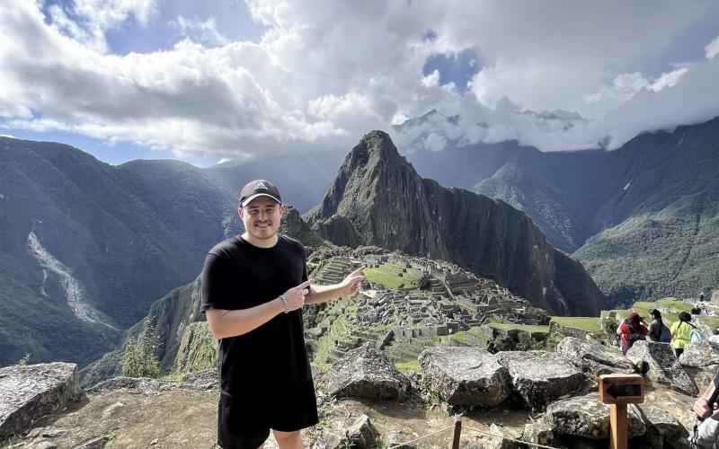 Leon Blomberg på väg upp för Machu Picchu