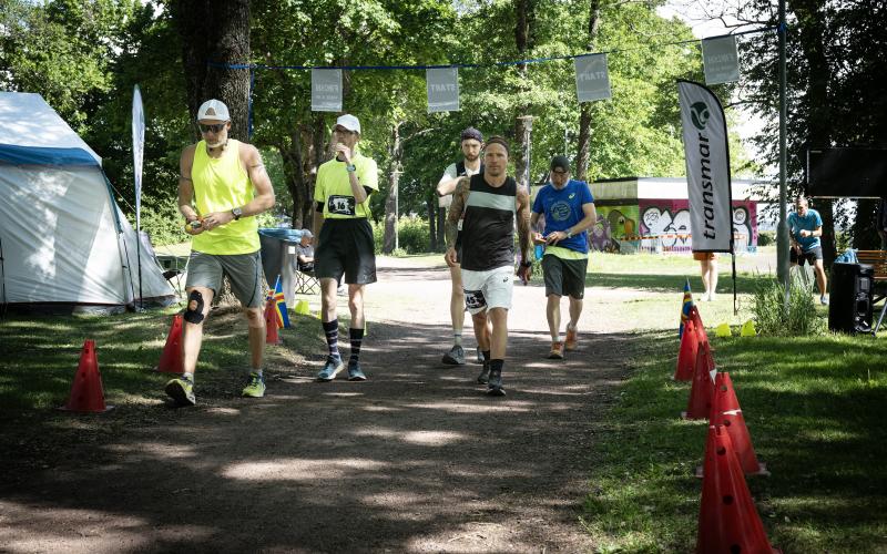 Markus Karlsson, Sebastian Latvala, Carl Hobbs, Victor Börman och Johnny Lindström var de fem kvarstående löparna klockan 11. 