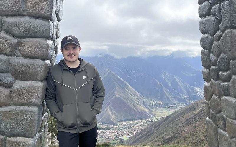 Här besöker Leon Blomberg Peru.