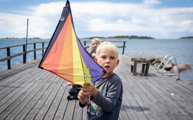 Charlie Högberg med draken.@Normal_indrag:<@Fotograf>Hülya Tokur-Ehres