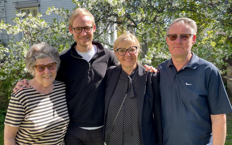 Anton med mormor Marita Eriksson, mamma Susanne Eriksson och pappa Kjell Nilsson 