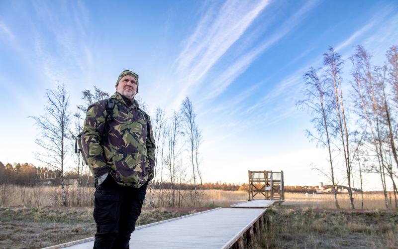 Förutom att Ulf Simolin vill följa upp var som händer våtmarksområdet i Apalängen har han ett stort intresse för såväl djur som natur. Då är det lätt att orka upp klockan fyra en lördagsmorgon för att spana efter utter.<@Fotograf>Hülya Tokur-Ehres