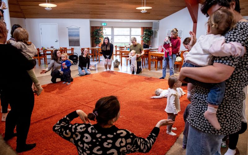 Dansens dag firades på Margaretagårdens familjekafé.@Normal_indrag:<@Fotograf>Hülya Tokur-Ehres