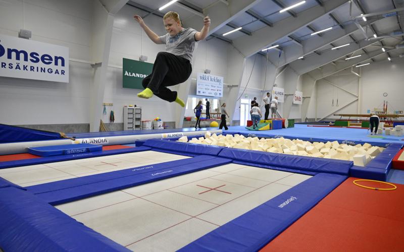 Milton Söderlund var inte rädd för att hoppa högt på trampolinen. 