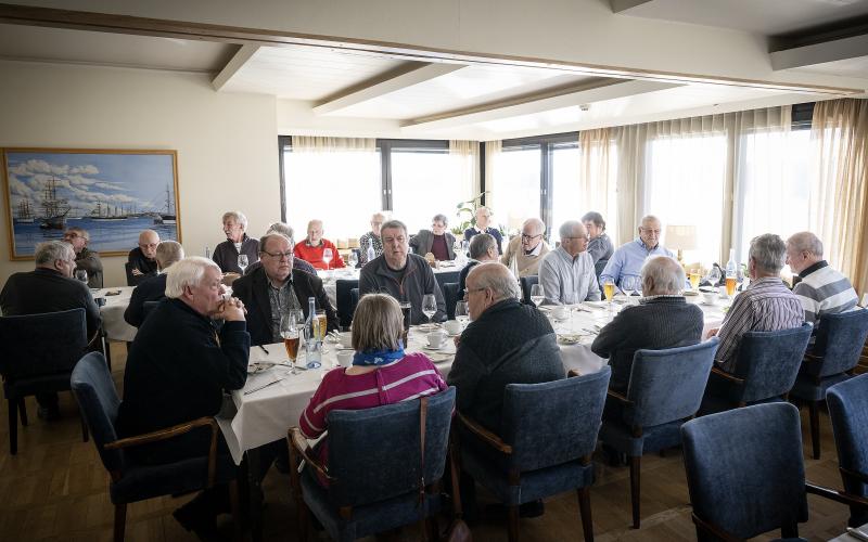 När gästerna från Åbo kom fram till Mariehamn samlades alla för att äta lunch på Nautical.