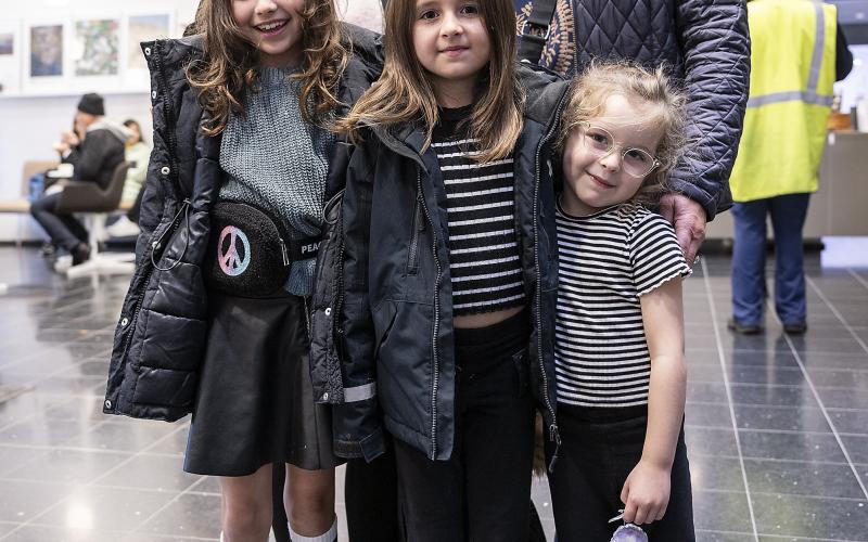 Tre generationer firade museet tillsammans. Längst bak står Caroline Enders och Marie Enders. Längst fram Indie-Lou, Rio och Billie Plaza. 