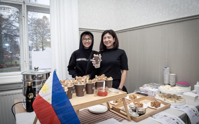 Jhazmagne Tobias och Dianabelle Menor sålde filippinsk mat.