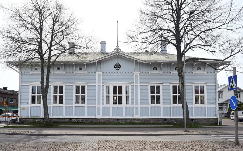 Huset uppfördes som en skolbyggnad 1876. Nu blir det ett centrum för rådgivning till inflyttade.