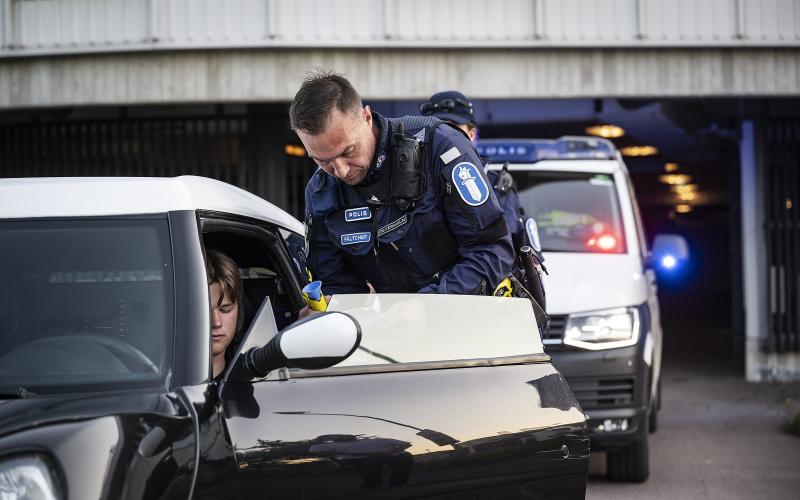 Landskapsregeringen föreslår fler tjänster hos polisen, med motiveringen att den nya vägtrafiklagen behöver mer resurser för att kunna följas.<@Fotograf>Daniel Eriksson