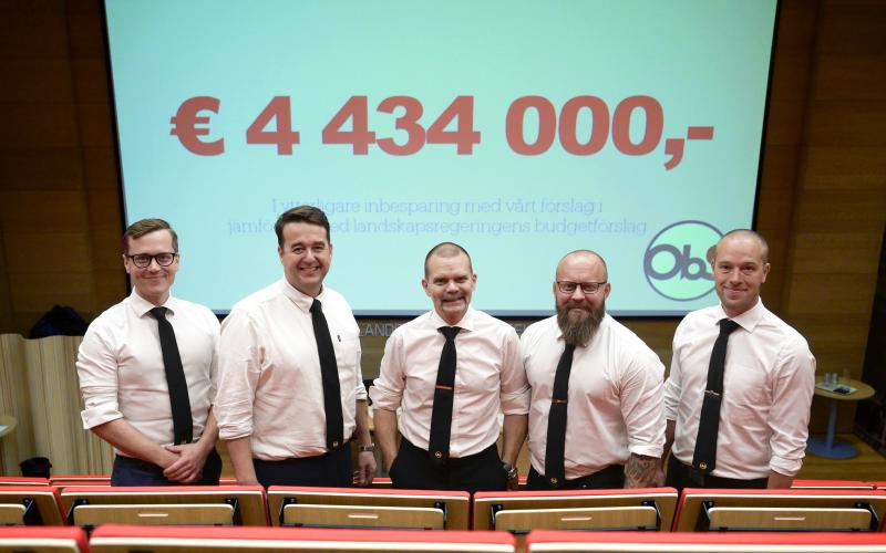 Ob-ledamöternas klädval på presskonferensen i onsdags har starkt ifrågasatts. Från vänster Christian Wikström, Marcus Måtar, Stellan Egeland, Johan Lindström och Andreas Kanborg.
<@Fotograf>Robert Jansson