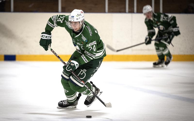 Lagkapten Jesse Kaupinsalo inledde målskyttet hemma mot Mälarö tidigt i den första perioden.<\n><@Fotograf>Daniel Eriksson