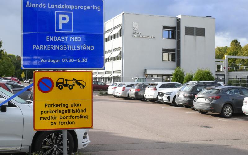 Parkeringskaoset i Mariehamn blottar brister i berörda myndigheters förståelse för att det är medborgaren som står för notan och är kunden. Robert Jansson