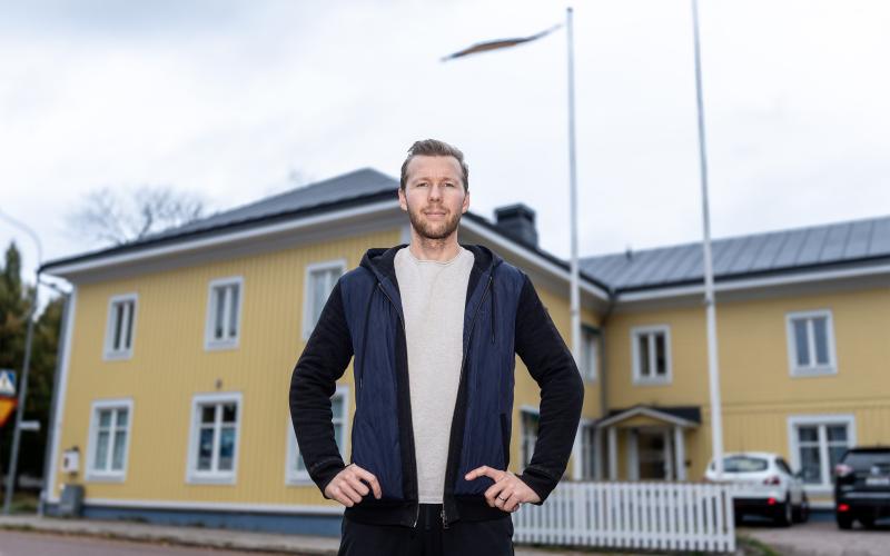 Olof Hansson har lämnat jobbet som idrottskonsulent i Gävle för tjänst på Ålands idrott.<@Fotograf>Hülya Tokur-Ehres