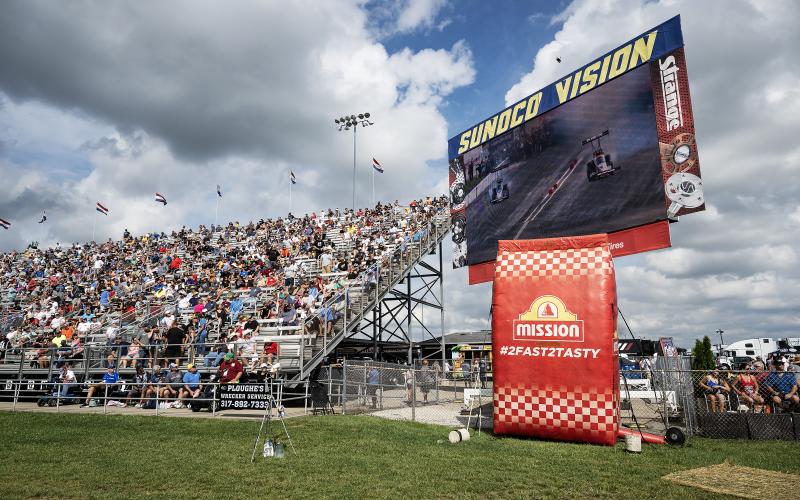 US Nationals följs av stora åskådarmassor.