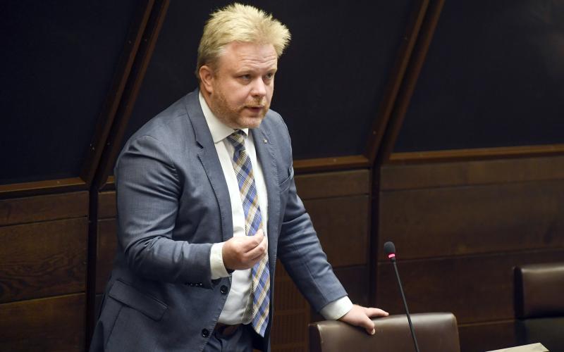 De långsiktiga sparplanerna måste förankras även hos oppositionen, säger ÅHS tidigare ordförande Wille Valve (MSÅ).<@Fotograf>Robert Jansson