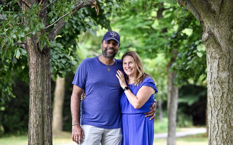 Raj Singh och Ida Toivonen gifte sig för fyra år sedan men höll en storslagen bröllopsfest på Åland nu i somras.