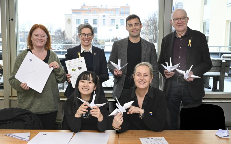 Representanterna från Mariehamns Rotaryklubb hoppas på god uppslutning kring insamlingen. I bakre raden från vänster syns Anna Dahlman, Fanny Johansson, Mathias Grunér och Torsten Wikstrand. Längst fram Yuuha Hamada och Monica von Frenckell.