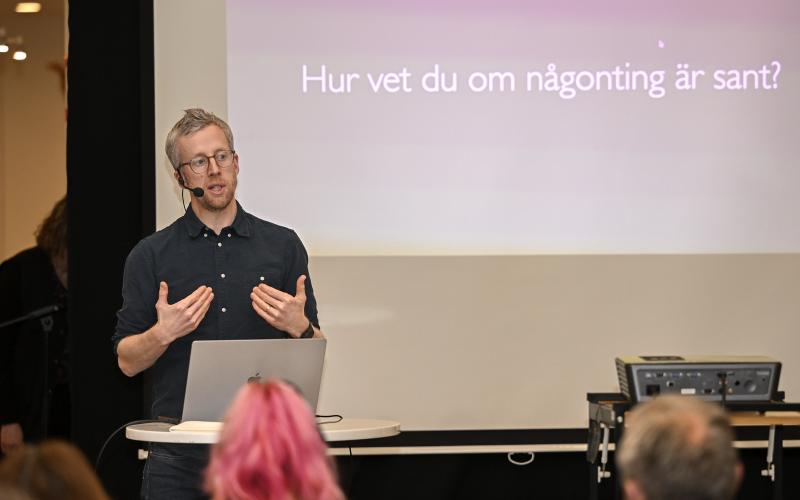 Martin Rosvall är professor i fysik vid Umeå universitet. Hans föreläsning på Åland i tisdags arrangerades av Mariehamns stad i samarbete med nätverket Bärkraft.@Normal_indrag:<@Fotograf>Robert Jansson