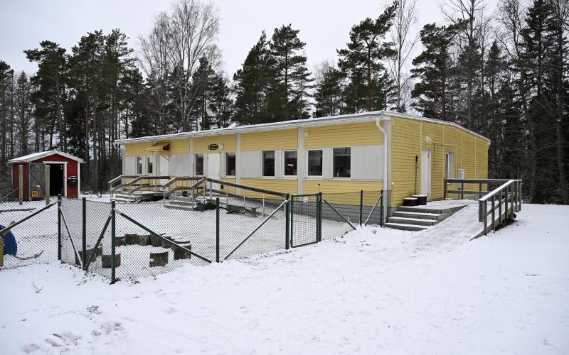 Det är den här modulen vid Överby daghem i Jomala som diskussionen gäller. Den rymmer avdelningen Myran, som är en av två nuvarande avdelningar vid daghemmet.<@Fotograf>Robert Jansson