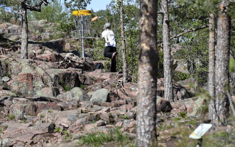 Discgolf lockar spelare i alla åldrar.
@Foto:<@Fotograf>Robert Jansson