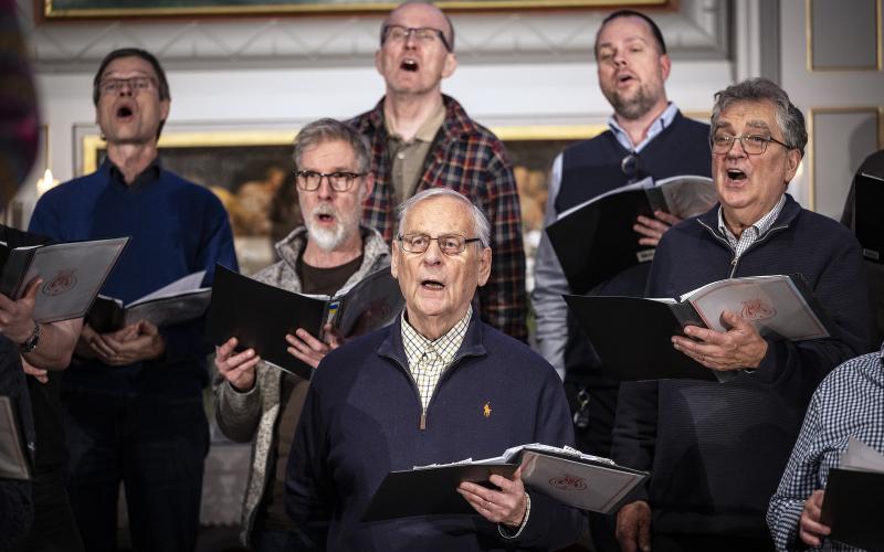 På konserten sjunger kören för första gången både i större och mindre grupper. På bild från vänster: Edward Eriksson, Niclas Stjärnfelt, Håkan Nilsson, Kaj Grundström, Marcus Åkerblom och Krister Norrgrann.