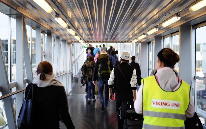 Varför väljer folk att flytta från Åland och vad säger dom som har flyttat om Åland? Det har Ålands statistik- och utredningsbyrå tittat närmare på och det finns många lärdomar att dra. Staffan Lund