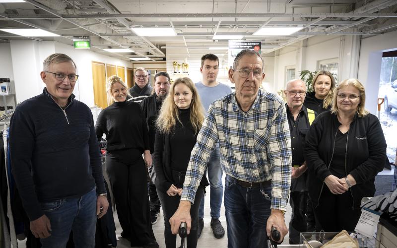 På Mtryck arbetar från vänster Mats Mattsson, Jessica Lund, Yngve Johansson, Peter Karlsson, Michaela Törnqvist, Wilhelm Harald, Svante Karlsson, Mikael Eriksson, Rebecka Thyrén och Camilla Söderström.