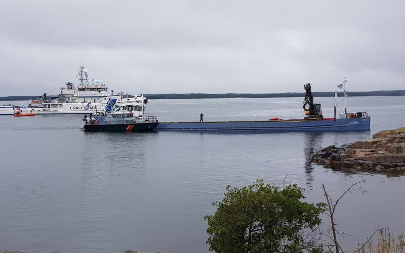 Ms Leonies färd tog slut när fartyget grundstötte inte långt från land. Nu yrkar åklagaren på ett fängelsestraff för skepparen. <@Fotograf>Tom Eriksson