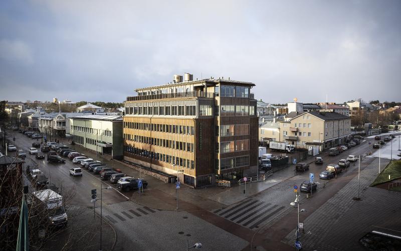 Ålandsbankens kännspaka kopparhuskropp på Nygatan-Strandgatan har renoverats och överlämnades av byggarna strax före jul.<@Fotograf>Daniel Eriksson