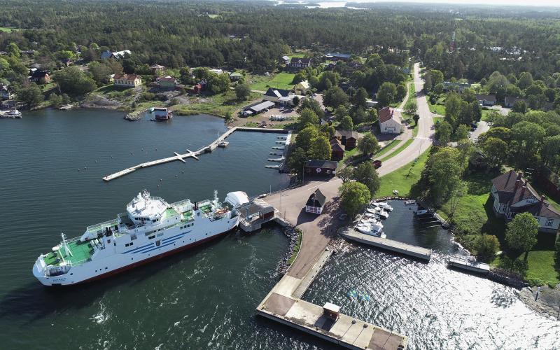 Beräkningarna av tunnelprojektet ska nu kompletteras med kostnaderna för bland annat skärgårdstrafiken för att få en helhetsbild av den totala kostnaden, enligt landskapets projektingenjör Elias Nilsson.